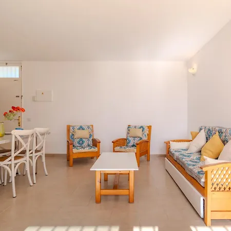 Primavera Beachfront Pool Terrace And Ac Apartment